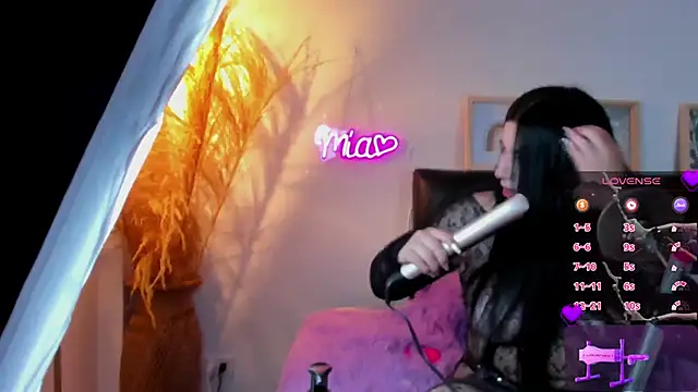 mia valentine   online show from 11, 6, 2026