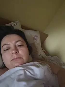 EmmaEmmy40 online show from 7, 6, 2026