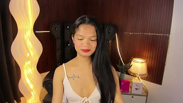 Naya Hilton online show from 31, 5, 2026