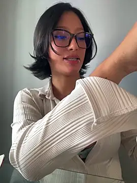 yazmin rouse  online show from 1, 6, 2026