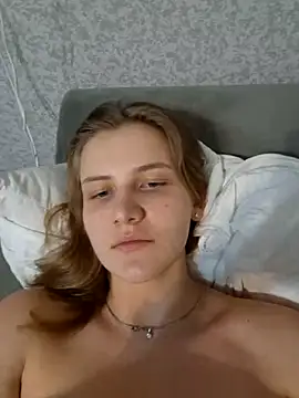 mooniekiss online show from 19, 5, 2026