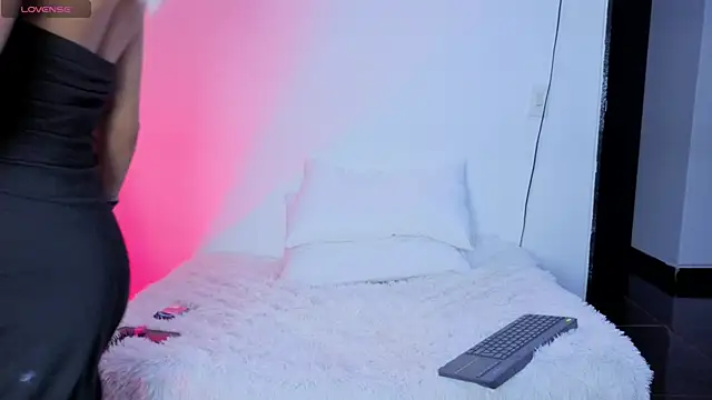 lily dark   online show from 10, 6, 2026