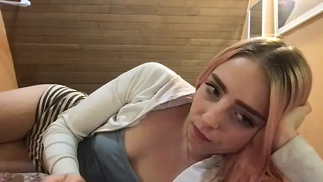 Roxybluee online show from 2, 6, 2026