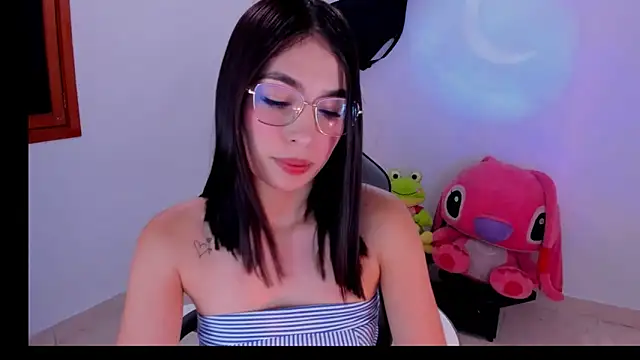 Scarleth Ferrec online show from 9, 6, 2026