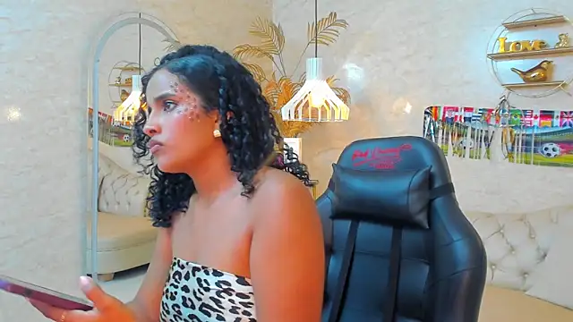 Snapshot of Horny_Curls chatting on 23, 6, 2026 Horny Curls online show from 23, 6, 2026