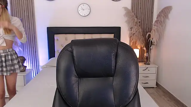 Sia Foxx01 online show from 11, 6, 2026