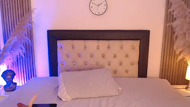 Sia Foxx01 online show from 7, 7, 2026