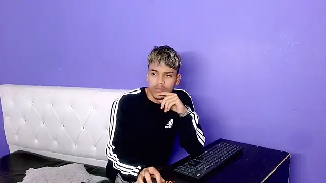 Angel foxc13 online show from 25, 6, 2026