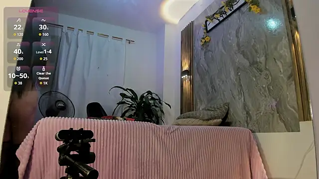 LynzieVelvet online show from 6, 7, 2026