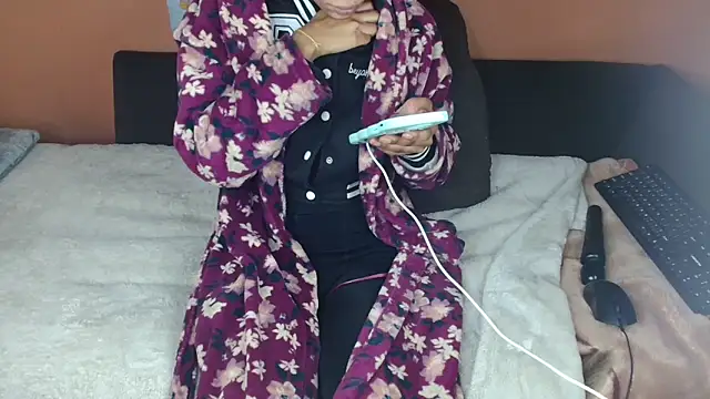 Tiny Latifah online show from 28, 6, 2026