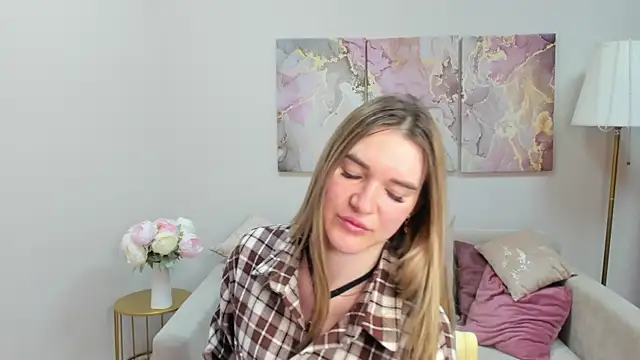 RoxyReignn online show from 7, 6, 2026