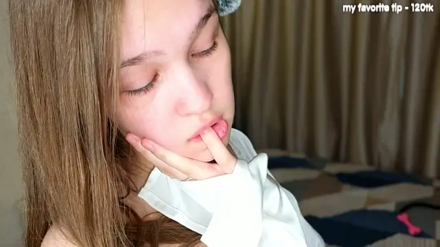 Snapshot of PlayfulMelly chatting on 25, 6, 2026 PlayfulMelly online show from 25, 6, 2026