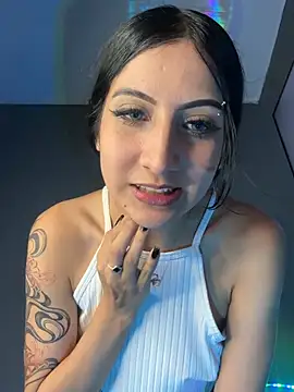 Snapshot of Naaria_ chatting on 19, 6, 2026 Naaria online show from 19, 6, 2026