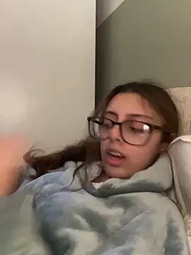 brownpetitegirlxo online show from 4, 6, 2026