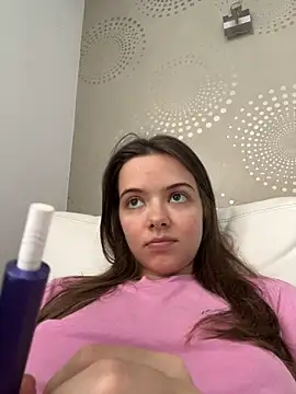AGirlFromNarnia online show from 17, 6, 2026