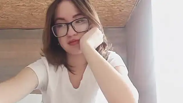 OliviaMoment online show from 30, 5, 2026