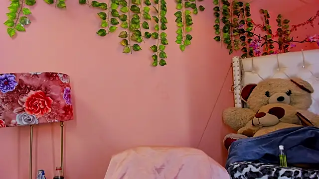 Snapshot of valentinee_xo chatting on 14, 6, 2026 valentinee xo online show from 14, 6, 2026