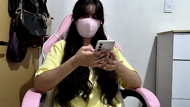 Mia foxxi online show from 7, 6, 2026
