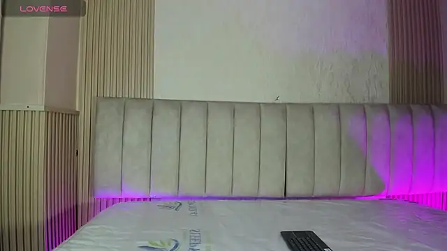 julimonroe  online show from 2, 7, 2026