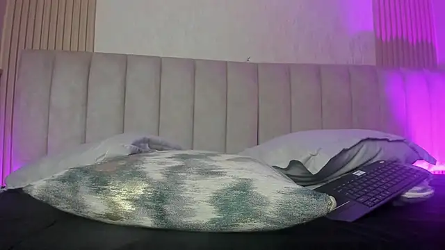 julimonroe  online show from 9, 7, 2026