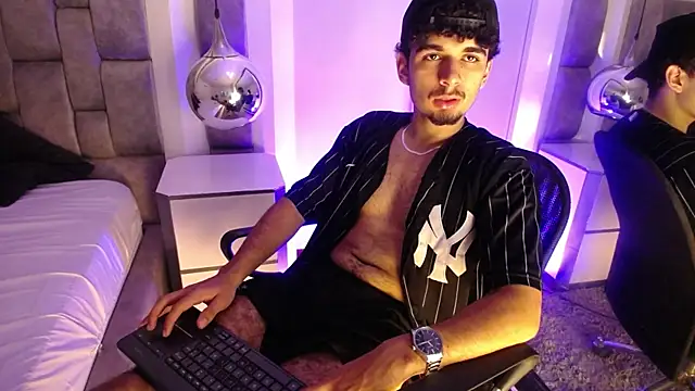 Snapshot of LucasThomson_ chatting on 20, 6, 2026 LucasThomson online show from 20, 6, 2026