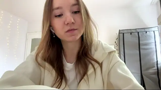 smalllisa online show from 4, 6, 2026