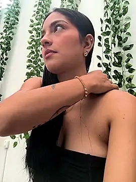 SophiCastro09  online show from 24, 6, 2026