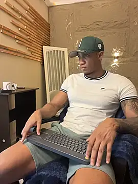 Snapshot of LoganVarela chatting on 13, 7, 2026 LoganVarela online show from 13, 7, 2026