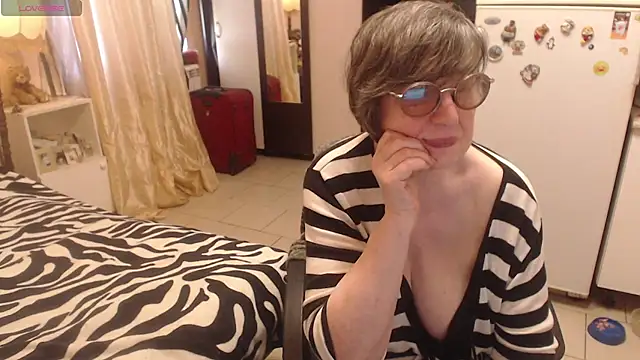 Sharon Amore online show from 14, 6, 2026