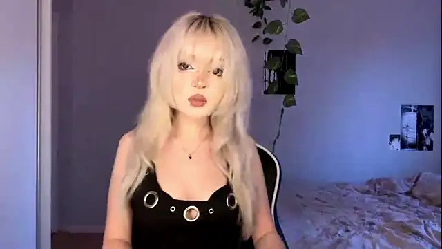 Velvets Vixens01 online show from 10, 6, 2026