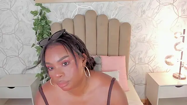 Snapshot of huge_boobs_ebony_ chatting on 11, 6, 2026 huge boobs ebony online show from 11, 6, 2026