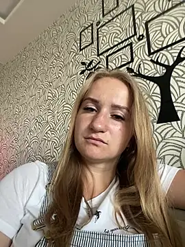 Emilia kis online show from 11, 6, 2026
