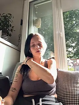 LillyWannaPlay online show from 13, 6, 2026