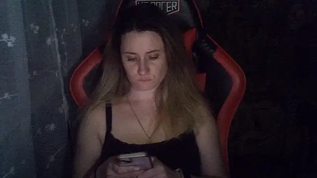 KiraKisskiss online show from 15, 6, 2026