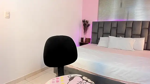 Melissa Freckles  online show from 25, 6, 2026