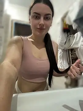 SelenaWouleds online show from 19, 6, 2026
