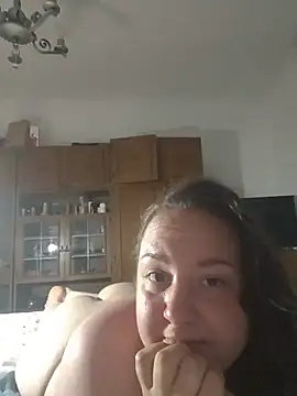Hungarian plus size girl online show from 25, 6, 2026
