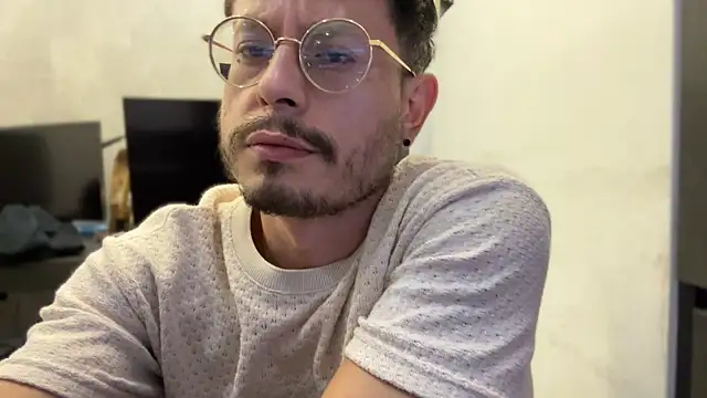 Snapshot of andrewlopezz chatting on 15, 7, 2026 andrewlopezz online show from 15, 7, 2026