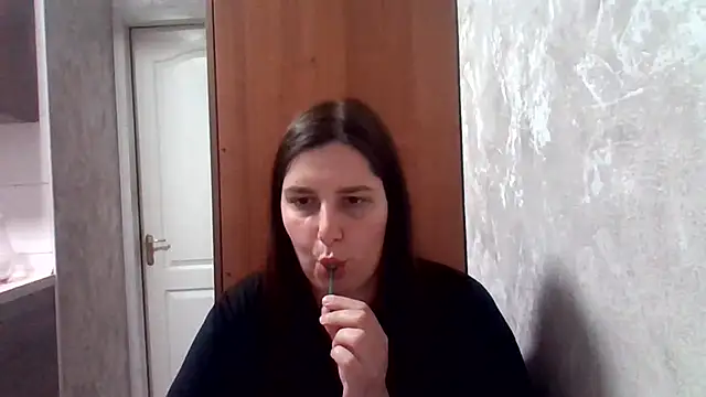 Emi-liaa online show from 9, 7, 2026
