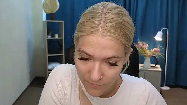 Snapshot of CammyYoula chatting on 10, 7, 2026 CammyYoula online show from 10, 7, 2026