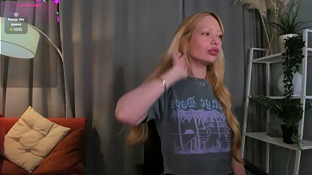  Milla Luna online show from 26, 7, 2026