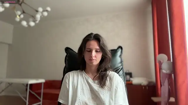 LAUREL HAZEL online show from 24, 6, 2026