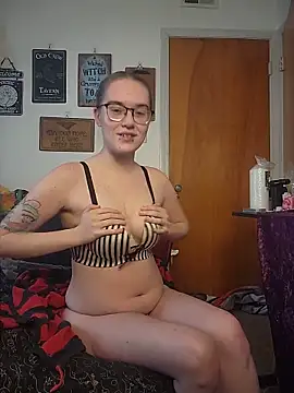 Izzy Hellbourne online show from 1, 6, 2026