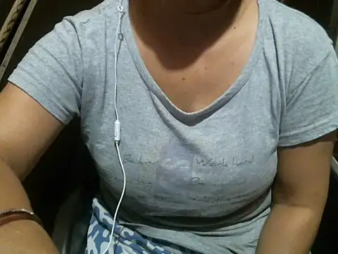 Snapshot of UrsMansi chatting on 4, 6, 2026 UrsMansi online show from 4, 6, 2026