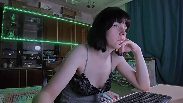 Snapshot of pa1e_pr1ncess chatting on 18, 6, 2026 pa1e pr1ncess online show from 18, 6, 2026