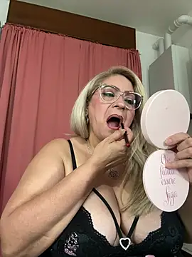Snapshot of x_elena_x chatting on 28, 5, 2026 x elena x online show from 28, 5, 2026