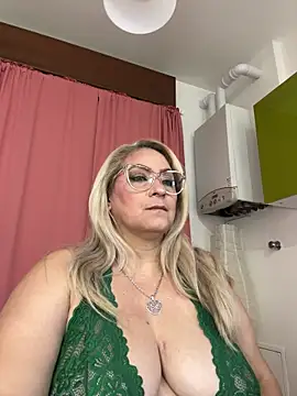 Snapshot of x_elena_x chatting on 11, 6, 2026 x elena x online show from 11, 6, 2026