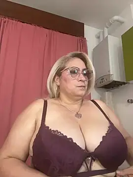 Snapshot of x_elena_x chatting on 12, 6, 2026 x elena x online show from 12, 6, 2026