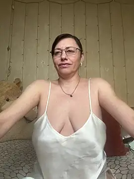 Snapshot of Amberhotqueen chatting on 10, 4, 2026 Amberhotqueen online show from 10, 4, 2026