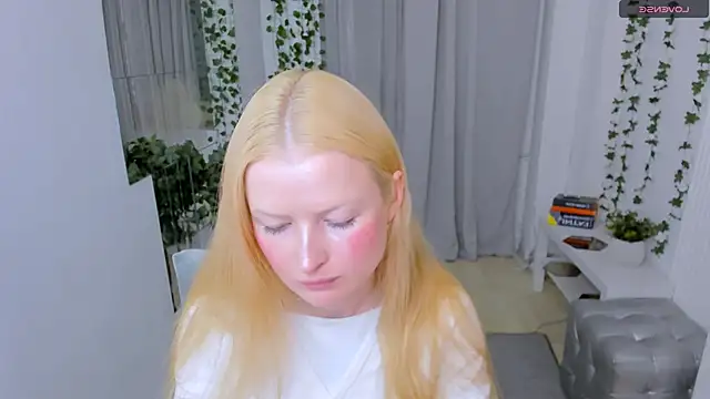 Laly Peach online show from 27, 5, 2026